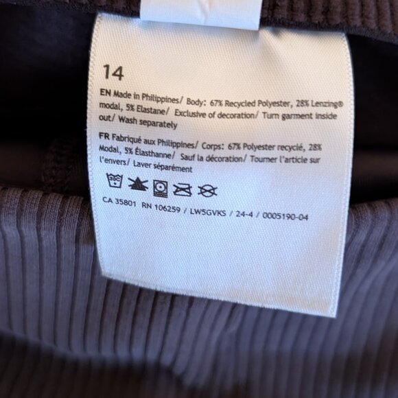 Lululemon Ribbed Softstreme Flared Pant, Espresso, Size 14 - Picture 7 of 8